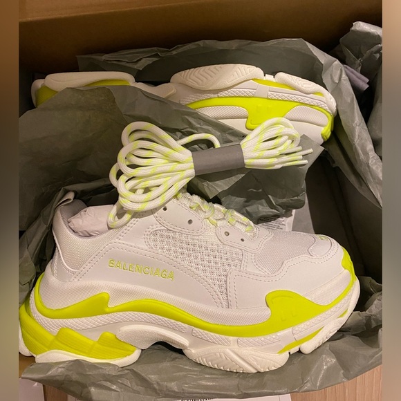 Authentic Balenciaga Triple Sneaker - Picture 6 of 6